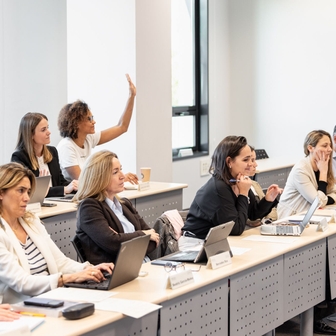 abogados en clase de asesoría jurídica de empresas 